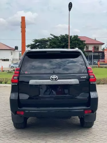 Toyota Land Cruiser Prado VX.L