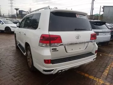 Toyota Landcruiser  V8