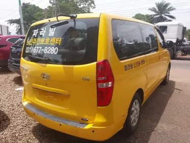Hyundai H-1 Starex