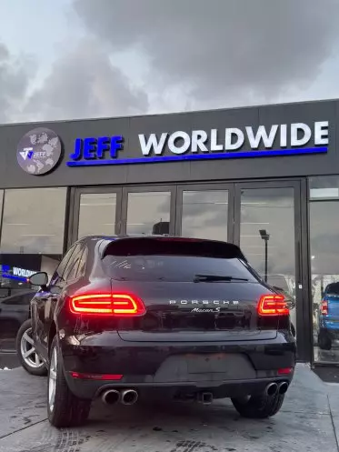 PORSCHE Macan