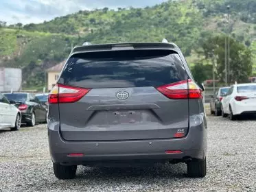 Toyota Sienna