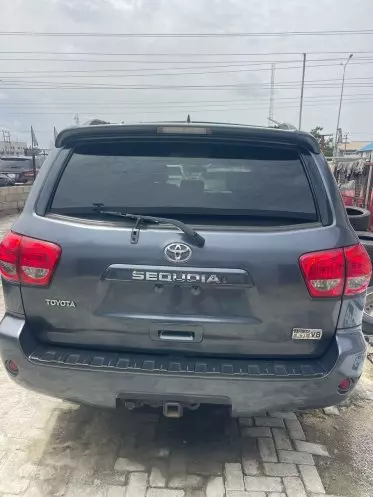 Toyota Sequoia