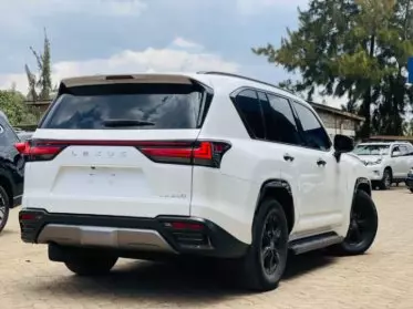 Lexus LX 600