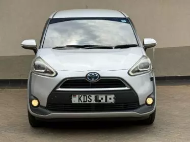 Toyota Sienta Hybrid 