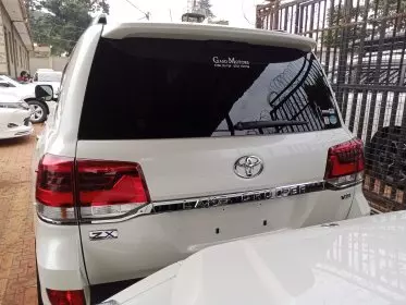 Toyota Landcruiser  V8