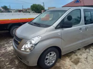 Hyundai H-1 Starex