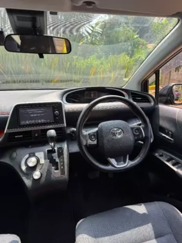 Toyota Sienta Hybrid