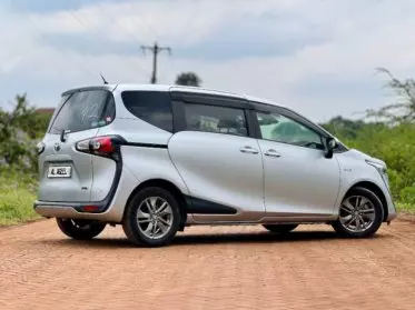 Toyota Sienta Hybrid