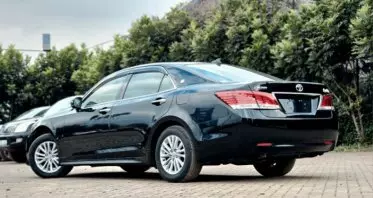 Toyota Crown Royal saloon