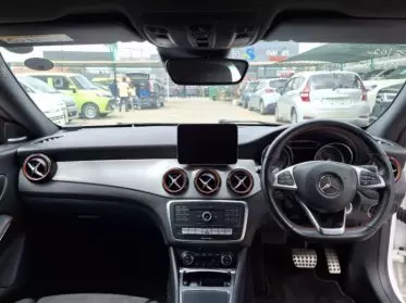 Mercedes-Benz CLA 180
