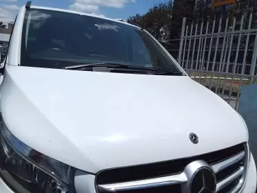 Mercedes-Benz V 220