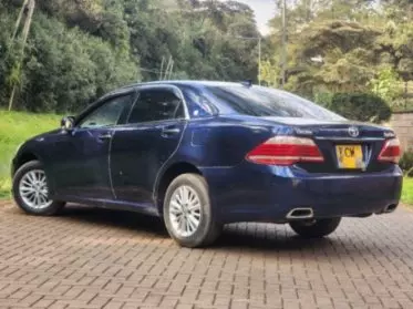 Toyota Crown Royal saloon