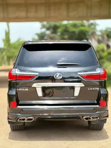 Lexus LX 570