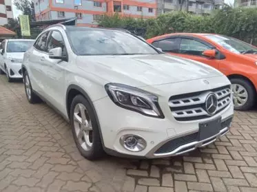 Mercedes-Benz GLA 220
