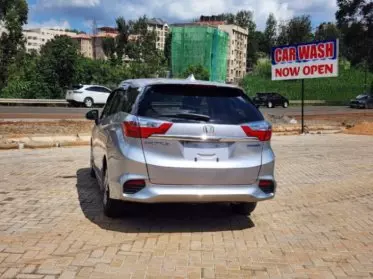 Honda Fit shuttle 
