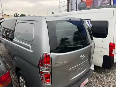 Hyundai H-1 Starex