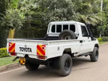 Toyota Land Cruiser Pick Up