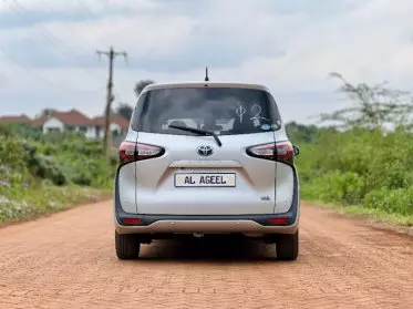 Toyota Sienta Hybrid