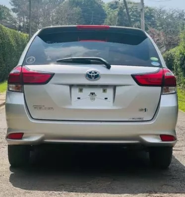 Toyota Fielder hybrid 