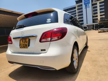 Mercedes-Benz B 180