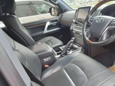Toyota Land Cruiser V8