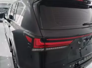 Lexus LX 600