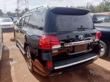 Toyota Landcruiser  V8