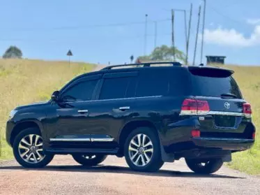 Toyota Land Cruiser V8