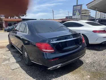 Mercedes-Benz E 300