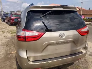 Toyota Sienna