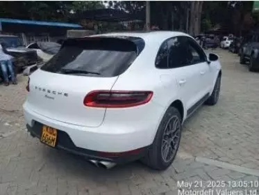 PORSCHE Macan
