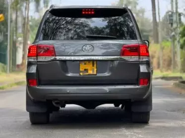 Toyota Landcruiser  V8