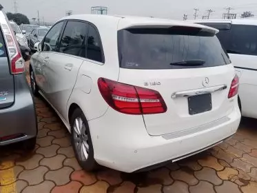 Mercedes-Benz B 180