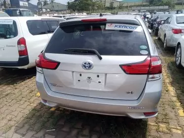 Toyota Fielder hybrid 