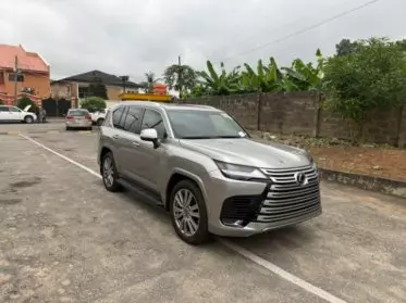 Lexus LX 600
