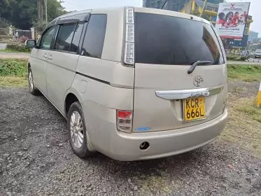 Toyota Isis