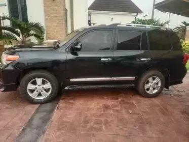 Toyota Land Cruiser V8