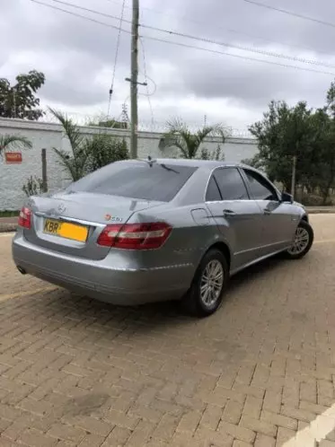Mercedes-Benz E200