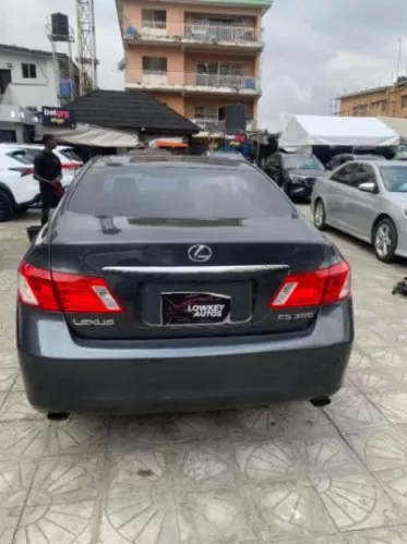 Lexus ES