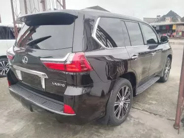 Lexus LX 570