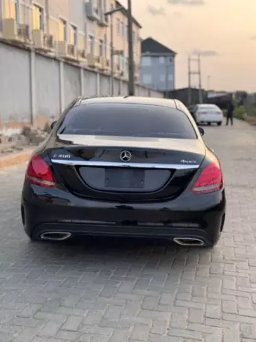 Mercedes-Benz C400