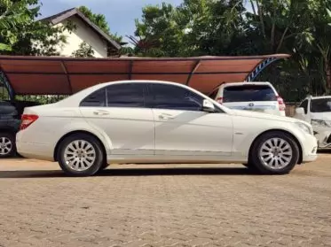 Mercedes-Benz C200