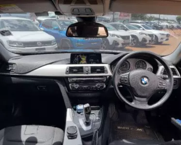 BMW 320i