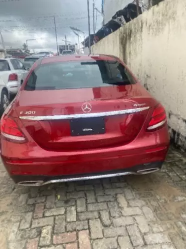 Mercedes-Benz E 300