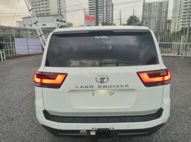 Toyota Landcruiser 300