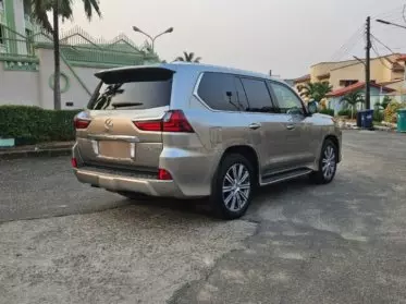Lexus LX 570