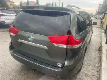 Toyota Sienna