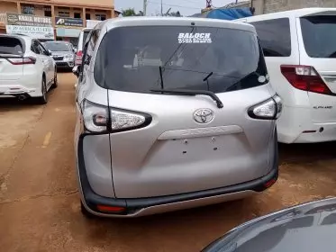 Toyota Sienta Hybrid