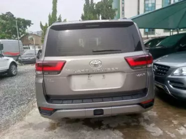 Toyota Landcruiser 300 VX
