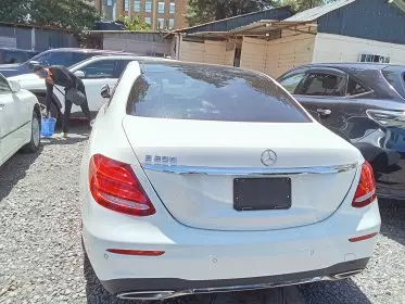 Mercedes-Benz E 200